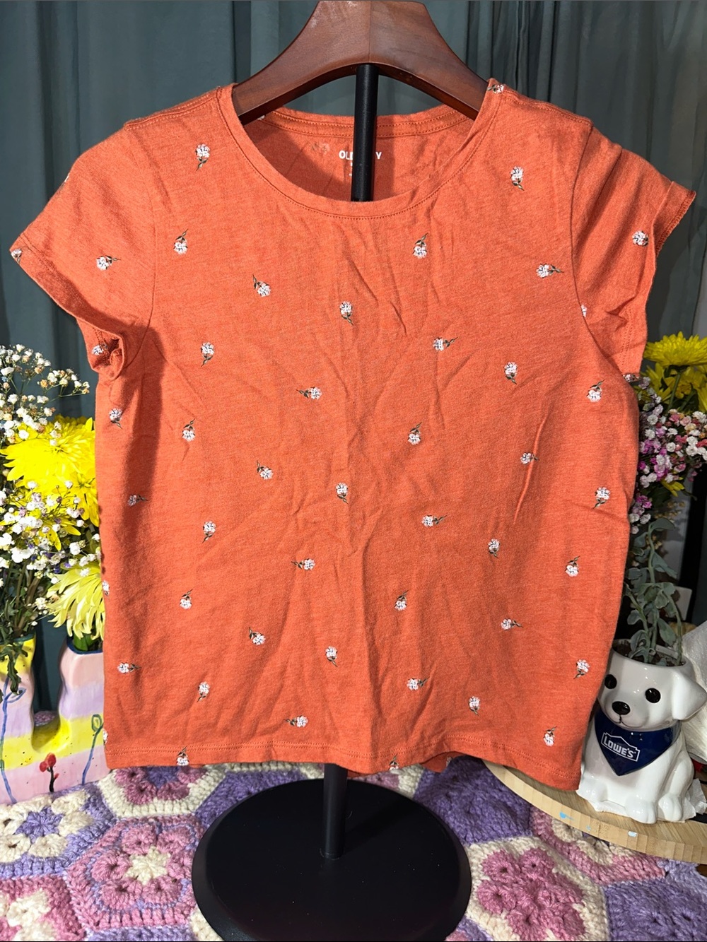 🎉 Old Navy Burnt Orange Short Sleeve Floral Embroidered Tee. C344